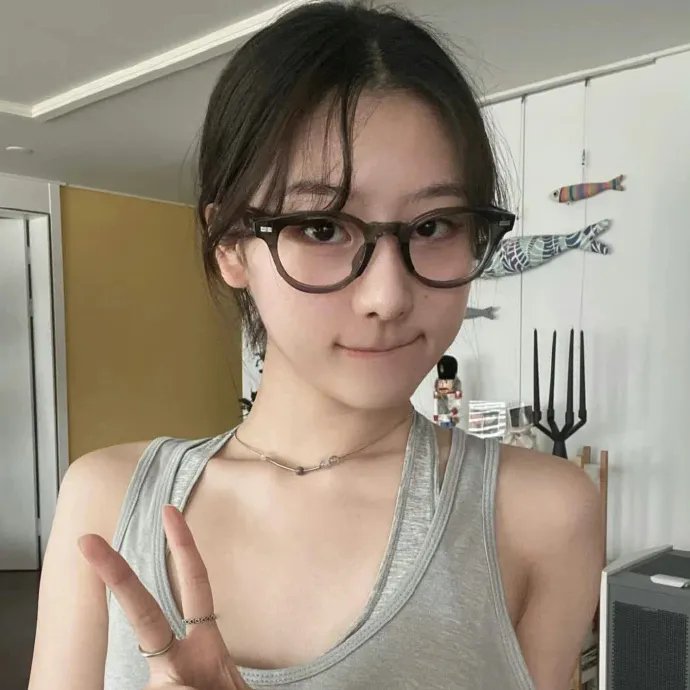 三人之间